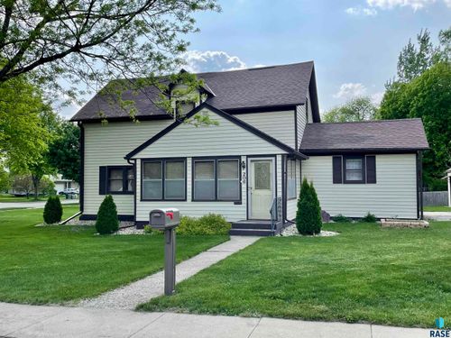 206 S Cottage Grove Ave, Luverne, MN, 56156-1704 | Card Image