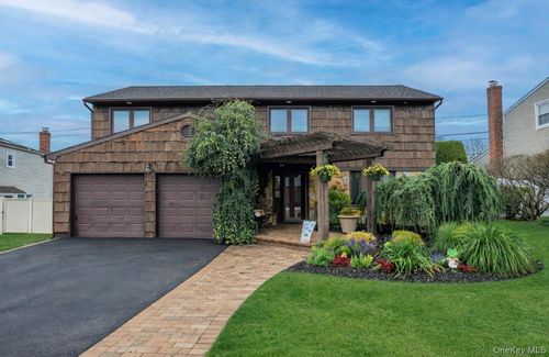 19 Jacob Rd, Plainview, NY, 11803-6462 | Card Image