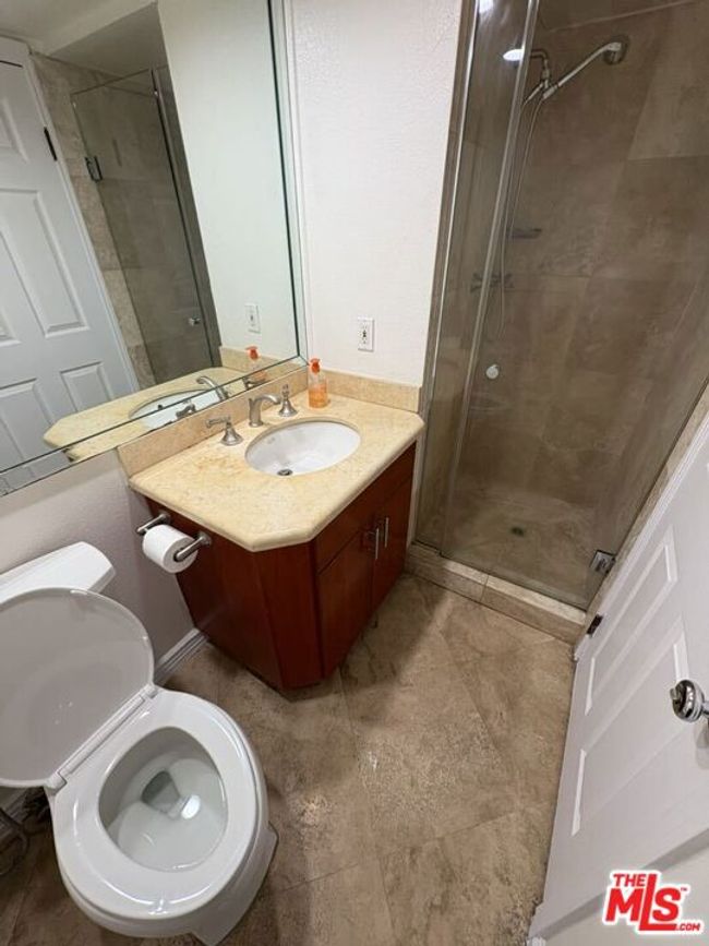 APT-202 - 8909 Burton Way, House other with 2 bedrooms, 2 bathrooms and 2 parking in Los Angeles CA | Image 8