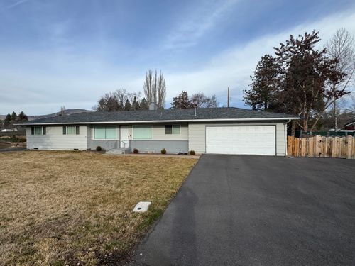 3267 Hope St, Klamath Falls, OR, 97603-7507 | Card Image