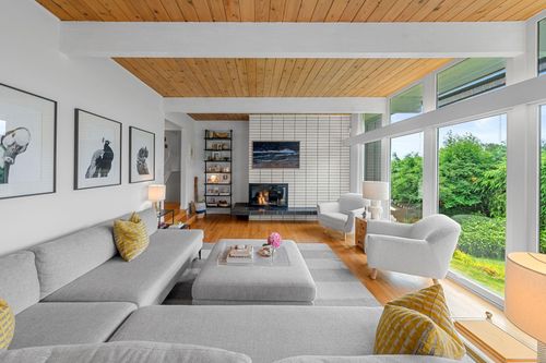 3455 Calder Ave, North Vancouver, BC, V7N3R8 | Card Image