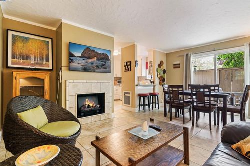 385 Camelback Rd, Pleasant Hill, CA, 94523-1367 | Card Image