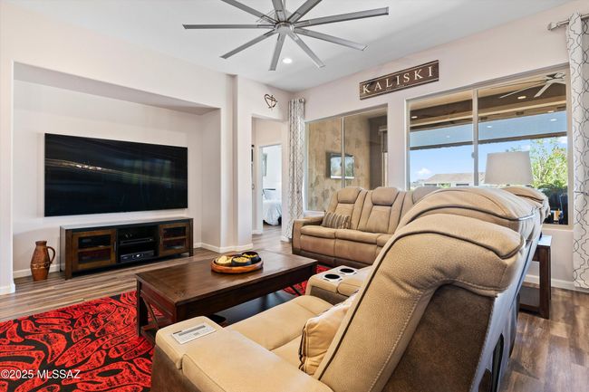 17-Living Area | Image 15