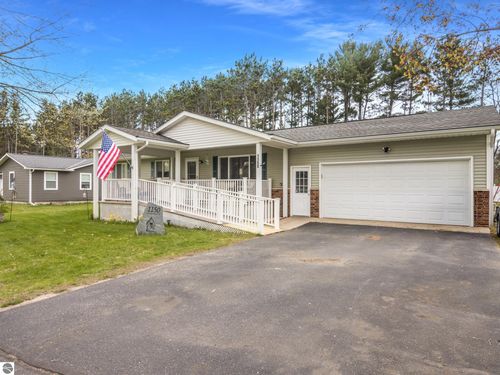 1150 N Carriage Hill Dr, Traverse City, MI, 49686-5107 | Card Image