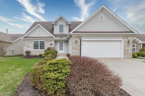 501 Falling Leaf Dr, Seven Hills, OH, 44131-5735 | Card Image