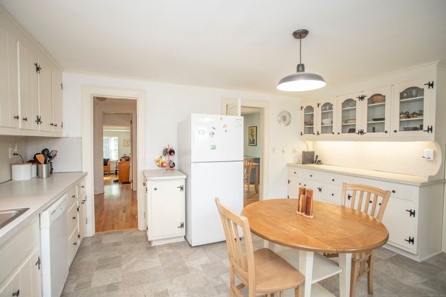 62 Lynde St, House other with 4 bedrooms, 2 bathrooms and 4 parking in Old Saybrook CT | Image 15