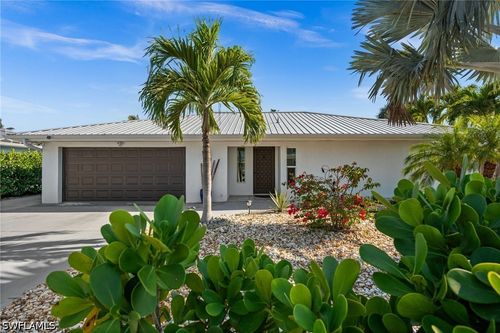 8324 Lagoon Rd, FORT MYERS BEACH, FL, 33931-5212 | Card Image