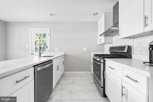 2415 Jackson Pkwy, VIENNA, VA, 22180-6917 | Card Image