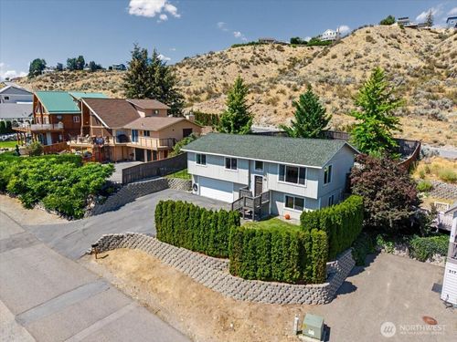215 San Remo Ln, Chelan, WA, 98816-9540 | Card Image