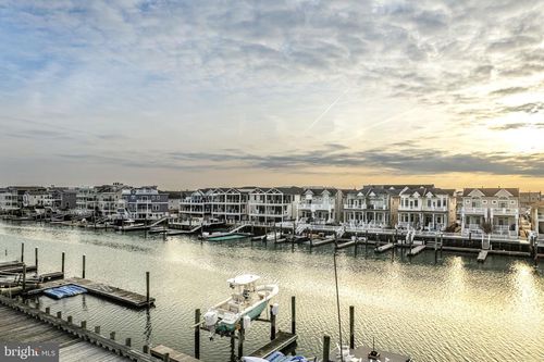 536 W Montgomery Ave, WILDWOOD, NJ, 08260-1723 | Card Image