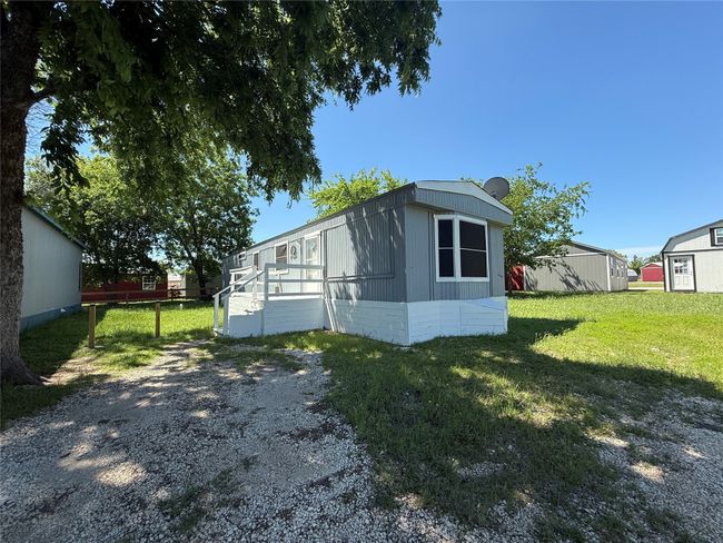9805 State Highway 171, Home with 7 bedrooms, 4 bathrooms and 6 parking in Itasca TX | Image 5