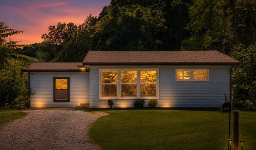 830 Potters Ln, CLARKSVILLE, TN, 37040-6921 | Card Image