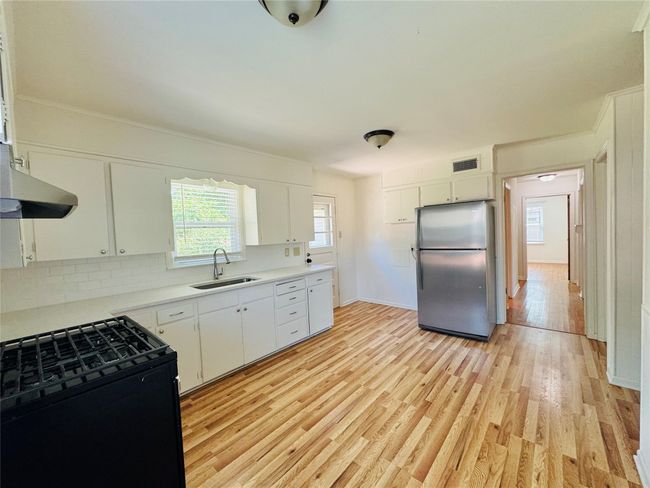 1015 W Sycamore St, House other with 3 bedrooms, 2 bathrooms and null parking in Sherman TX | Image 10