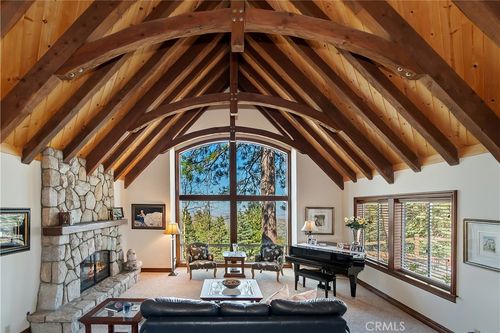 26071 Walnut Hills Dr, Lake Arrowhead, CA, 92352 | Card Image