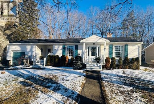 17 Porter St, Saint Stephen, NB, E3L2M8 | Card Image