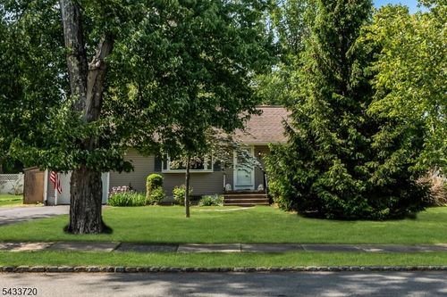 79 Dean Rd, Mendham, NJ, 07945-1619 | Card Image