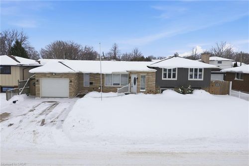 8133 Sarah St, Niagara Falls, ON, L2G6T9 | Card Image