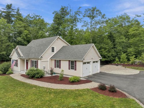 82 Pine Meadows Cir, Bennington, NH, 03442-4506 | Card Image