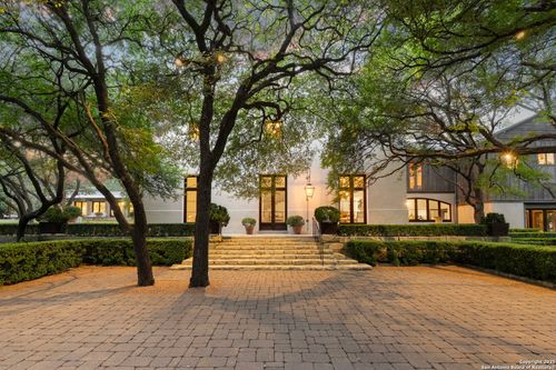 317 Limestone Creek Rd, Hill Country Village, TX, 78232-3503 | Card Image