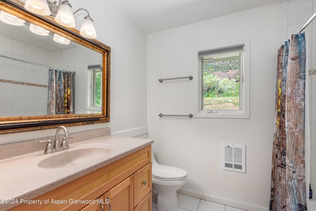 Full Bathroom | Image 18
