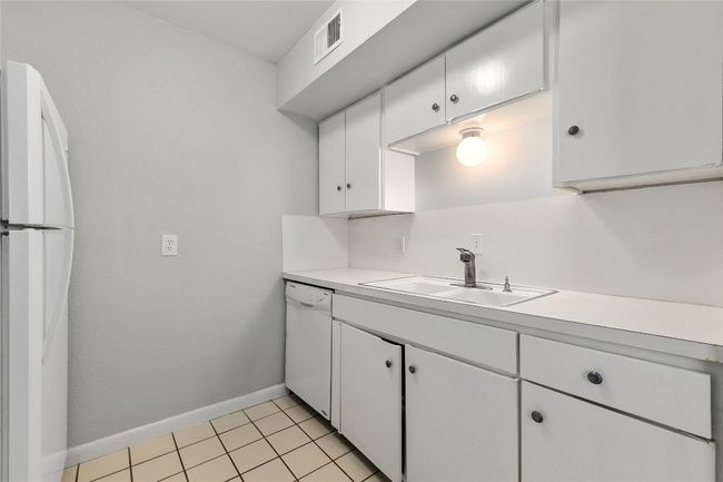 APT-113 - 2408 Longview St, Condo with 2 bedrooms, 1 bathrooms and null parking in Austin TX | Image 6
