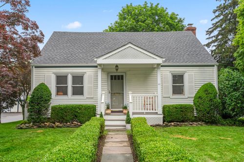 42 Valley Ave, Locust Valley, NY, 11560-2015 | Card Image