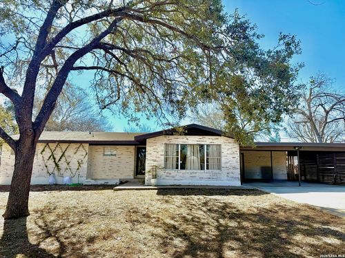 703 Atkins Ave, Devine, TX, 78016-1901 | Card Image