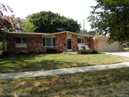 9374 Patton St, Livonia, MI, 48150-3333 | Card Image