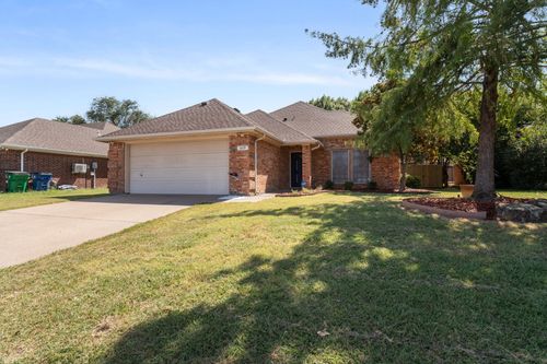 609 Columbia Ave, Waxahachie, TX, 75165-4630 | Card Image