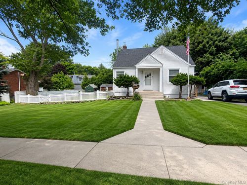 24 Eimer St, Tappan, NY, 10983-1715 | Card Image
