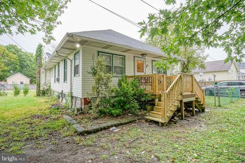 front-102 Delaware Ave Apt, PENNS GROVE, NJ, 08069 | Card Image