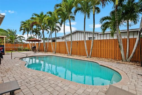 2251 Nw 87th Ave, Pembroke Pines, FL, 33024-3336 | Card Image