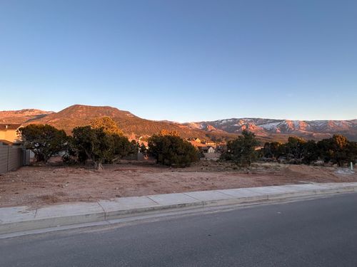 2889 W Rock Ridge Rd, Cedar City, UT, 84720-4004 | Card Image