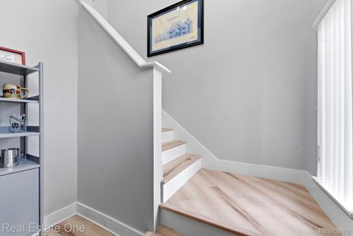 471 Mulberry St, Wyandotte, MI, 48192-4351 | Card Image