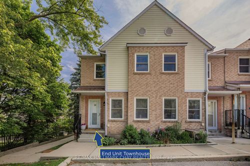 50-115 Main St S, Newmarket, ON, L3Y8J3 | Card Image