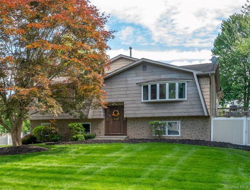 6 Barry Ct, Valley Cottage, NY, 10989-1311 | Card Image