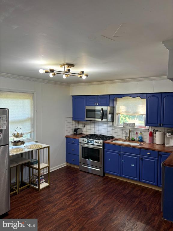 Essex Ave, Sicklerville, NJ 08081