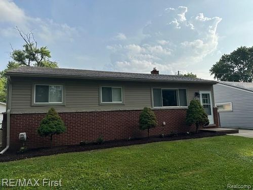 34940 John St, Wayne, MI, 48184-3204 | Card Image