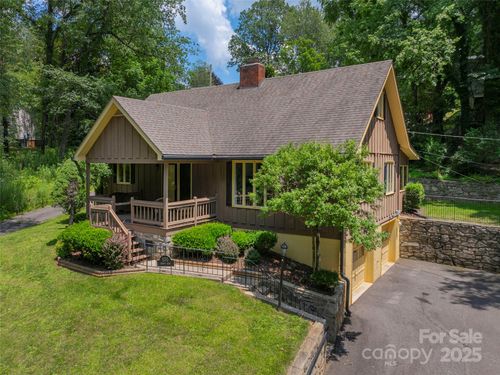 570 County Rd, Waynesville, NC, 28785-8989 | Card Image
