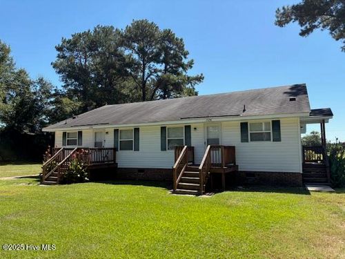 158 Contentnea Dr, Grifton, NC, 28530-8804 | Card Image