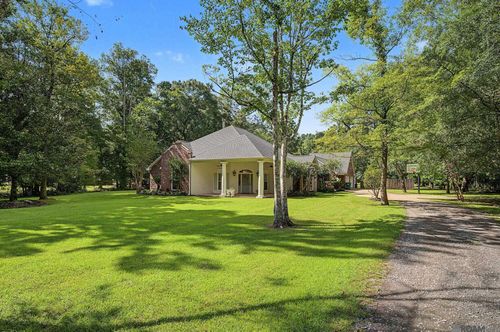 8812 Wildwood Dr, Denham Springs, LA, 70706-2000 | Card Image