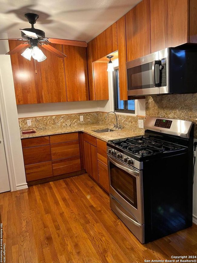 614 S 8 Th St, House other with 3 bedrooms, 2 bathrooms and null parking in Kenedy TX | Image 15