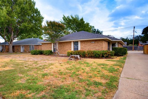 2325 Lido Ln, Arlington, TX, 76015-1050 | Card Image