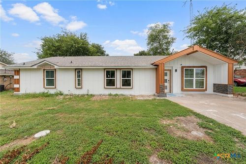 823 W 3rd St, Eddy, TX, 76524-2542 | Card Image