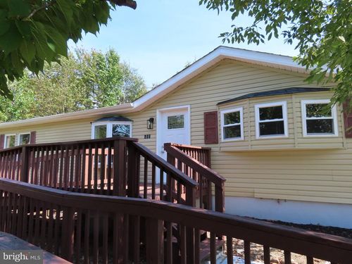 100 E Holly Dr, Lincoln, DE, 19960-9673 | Card Image