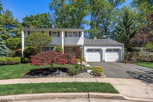 54 Eileen Way, Edison, NJ, 08837-2319 | Card Image