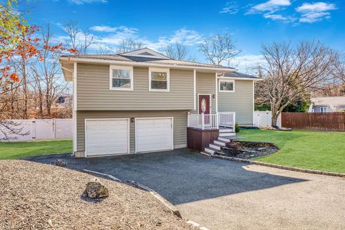 3 Oxford Drive, Brookhaven, NY, 11776 | Card Image