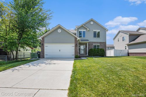 2920 Hartline Dr, Rochester Hills, MI, 48309-4315 | Card Image