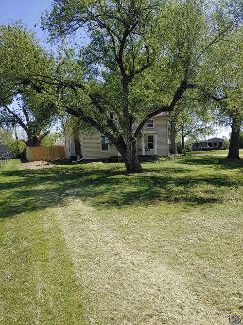 1403 Frazier St, Valley Falls, KS, 66088-4014 | Card Image