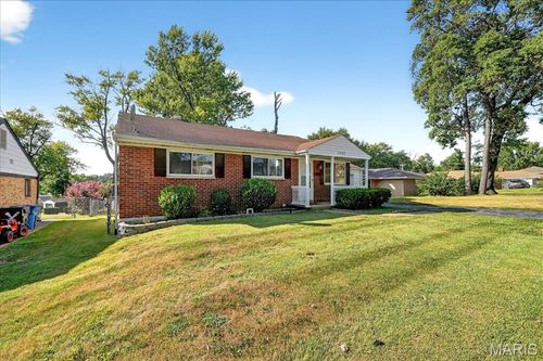 1947 Brown Rd, Saint Louis, MO, 63114-5619 | Card Image